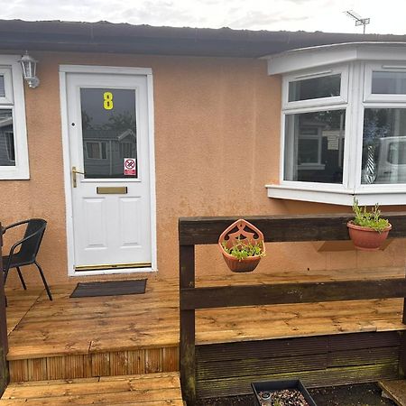 Semi-Detached Chalet - Uddingston, Glasgow Buitenkant foto