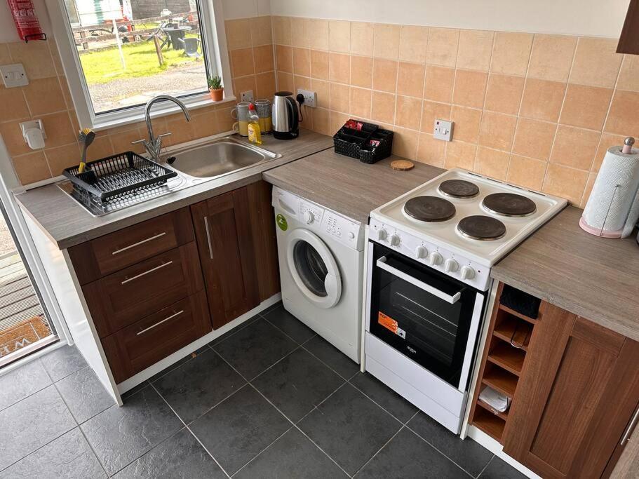 Semi-Detached Chalet - Uddingston, Glasgow Buitenkant foto