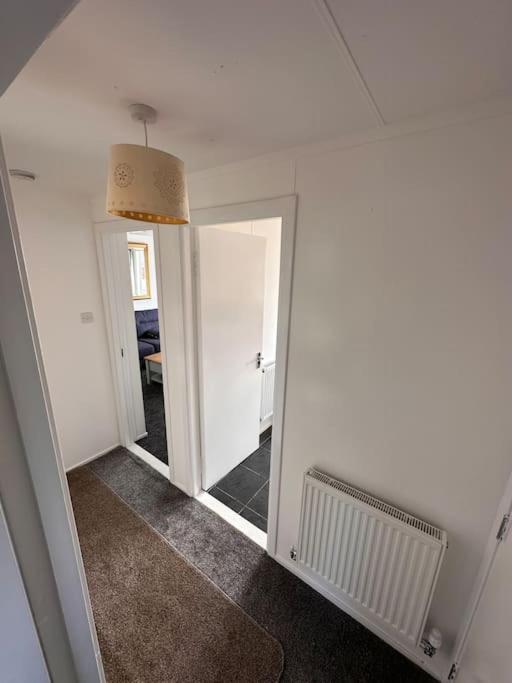 Semi-Detached Chalet - Uddingston, Glasgow Buitenkant foto