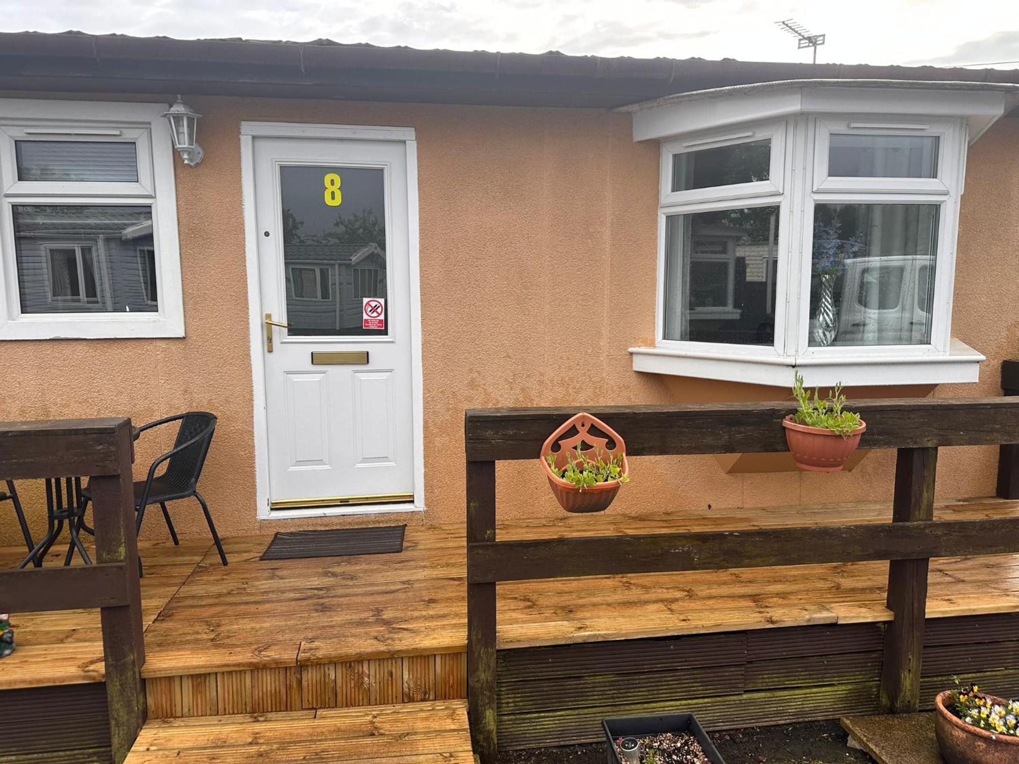 Semi-Detached Chalet - Uddingston, Glasgow Buitenkant foto